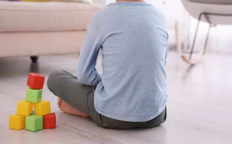 STUDIU: Copiii ale căror mame au avut COVID în timpul sarcinii prezintă un risc mai mare de autism