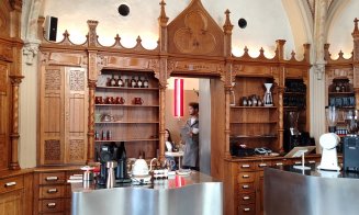 Farmacia Szeki, cea mai veche din Cluj-Napoca, s-a transformat în Cafeneaua Laboratorium. Mobilierul de la începutul secolului XX a fost restaurat