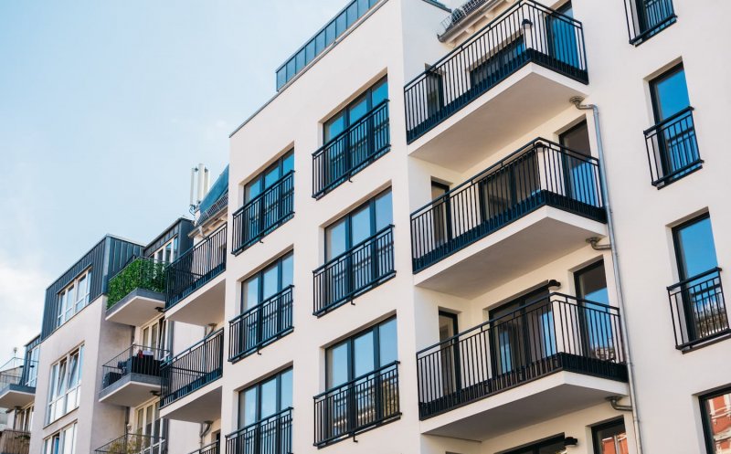 Mii de apartamente noi, oprite de la vânzare de către ANPC. Ce au constatat inspectorii