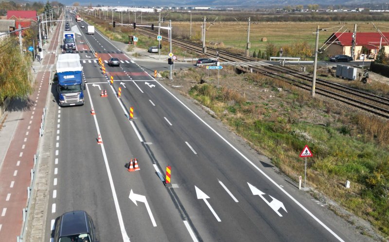 ADIO parapeților care blocau o intersecție în Jucu! Un semafor a reglat absurdul din trafic