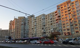 Ghivece cu flori de pe casa scărilor sunt INTERZISE. Blochează evacuarea și intervenția în caz de incendiu