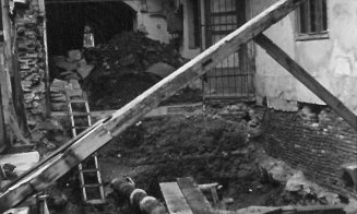 Beraria Ursus din Piața Unirii (Fő tér) nr.20, anul 1963 / Se presupune existența unui tunel înspre biserica Sf. Mihail