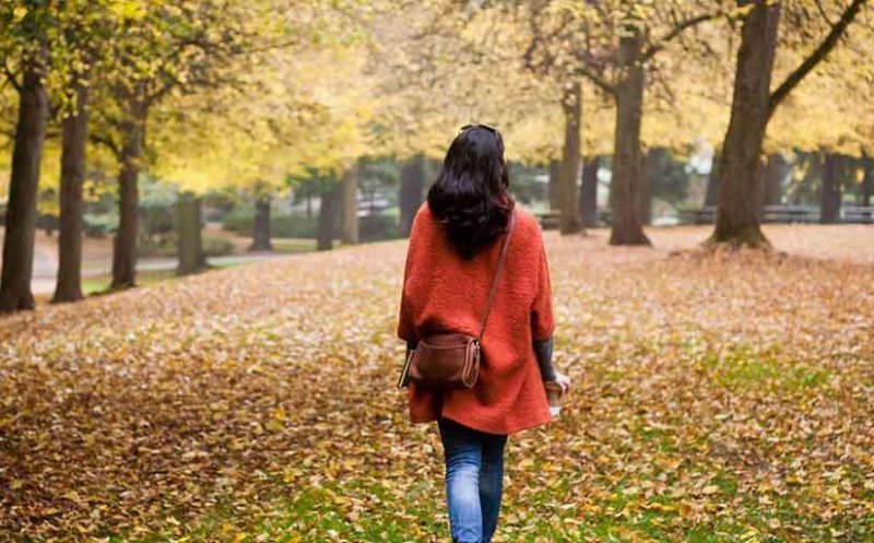 Oboseală, nervozitate, somn haotic? Ce este astenia de toamnă și cum poate fi tratată