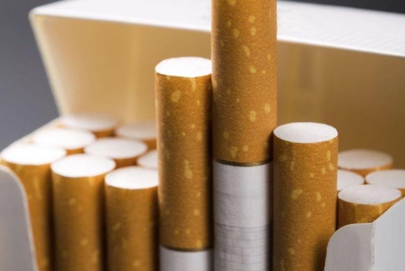 Membru AUR din Cluj, judecat pentru contrabandă cu țigări: Ce au găsit mascații la percheziții