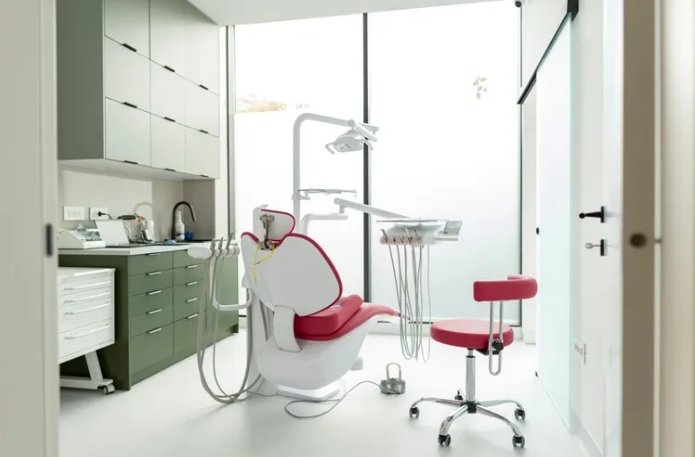 Clinica stomatologică unde a murit fetița de 2 ani, închisă și amendată cu 100.000 lei. MS: Raportul a fost trimis la Parchetul General