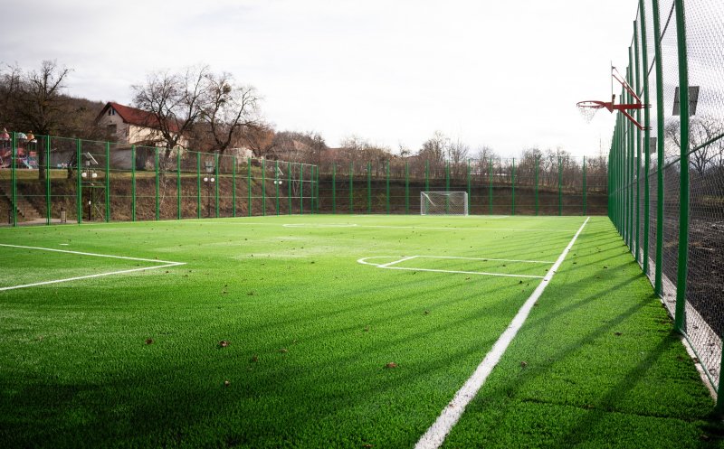 Cât de bine arată noul teren de fotbal din Baciu. Primarul: „Un spațiu modern pe care mulți dintre voi l-ați dorit”