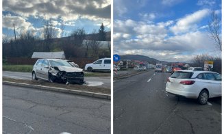 Accident între două mașini în Cluj: două femei au fost transportate la spital