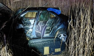 Accident grav pe un drum din Cluj: doi tineri transportați de urgență la spital după ce au ajuns cu mașina în stufăriș