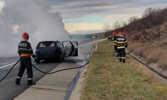 Autoturism distrus complet de un incendiu pe A3, în Cluj