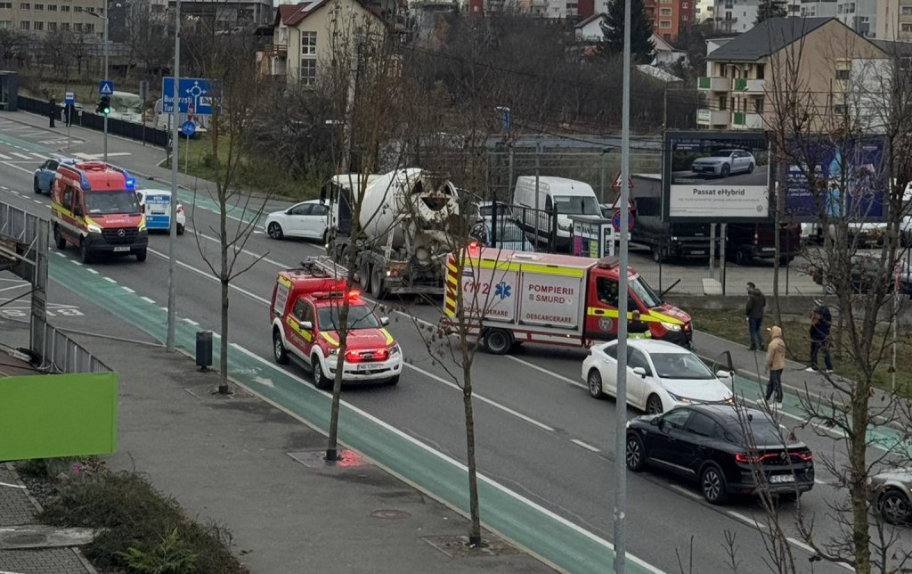 Accident între două mașini în Bună Ziua. Un bărbat a fost transportat la spital
