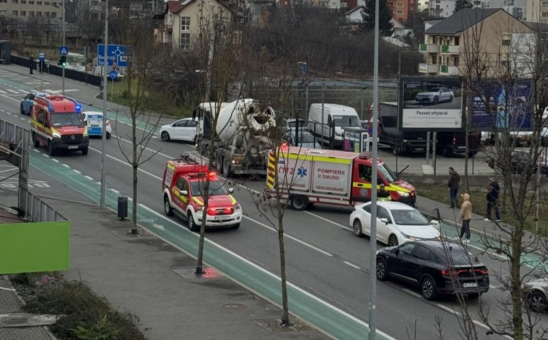 Accident între două mașini în Bună Ziua. Un bărbat a fost transportat la spital