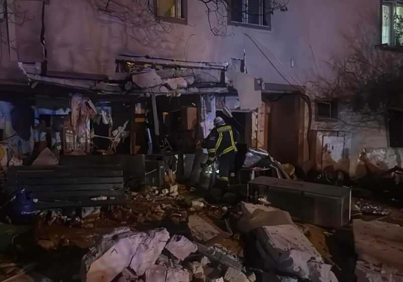 Explozie într-un apartament: patru victime identificate. Zonă evacuată și risc de prăbușire