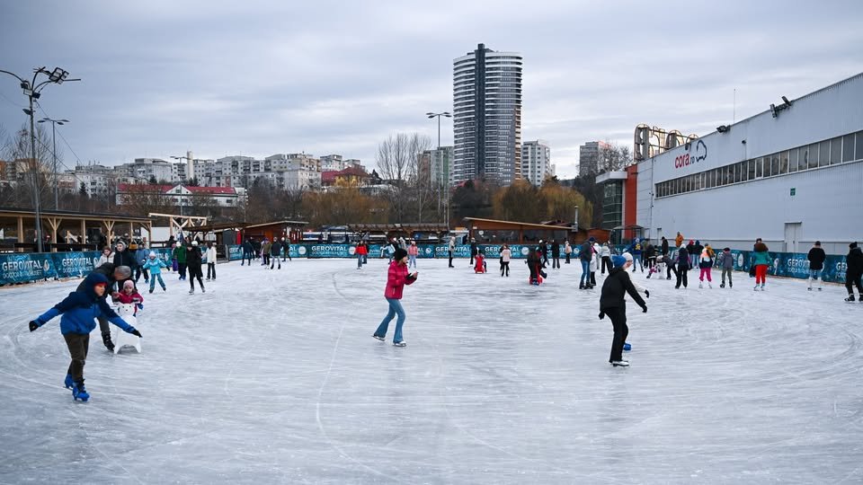 Se deschide PATINOARUL de la Cora. Tarifele iernii 2025