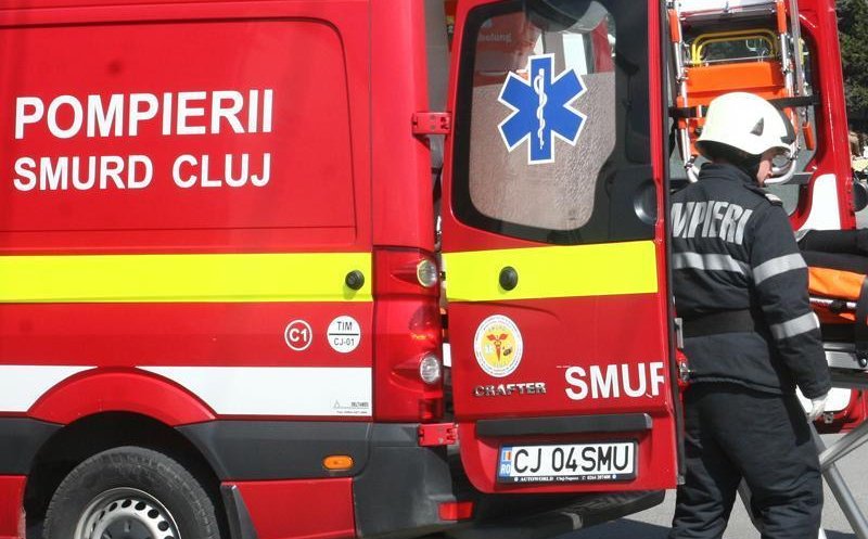 Cluj: Pieton lovit și prins sub o mașină. A intervenit echipajul de Descarcerare