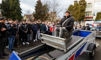 CARS în curtea școlii! Elevii de la Transporturi au simulat accidente, răsturnări și derapaje pentru a învăța să fie responsabili la volan