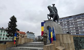 Au început manifestările de 1 Decembrie la Cluj. Festivitate de depunere de coroane în Piața Mihai Viteazul