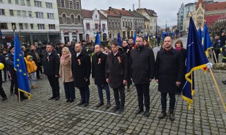 Au început manifestările de 1 Decembrie la Cluj. Festivitate de depunere de coroane în Piața Mihai Viteazul
