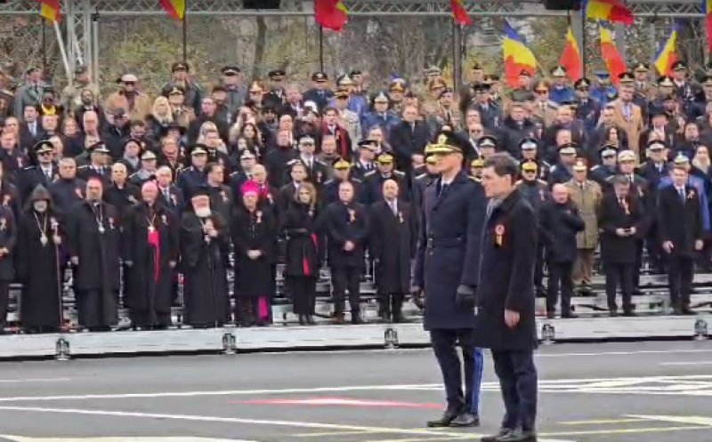 Parada militară de Ziua Naţională a României de la Arcul de Triumf. Lângă cine a stat președintele Nicușor Dan