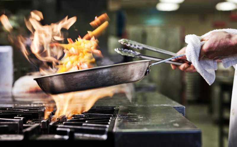 Ai prăjit toată viața greșit? Un medic explică de ce grăsimea de porc este mai sigură decât uleiul vegetal