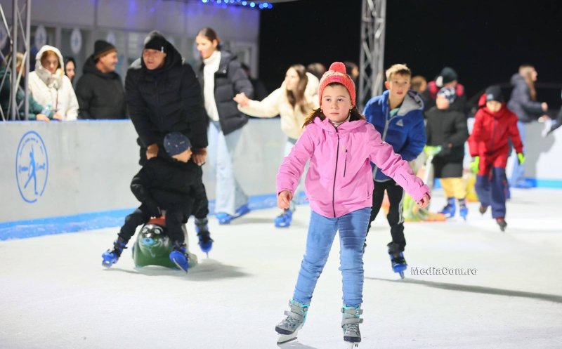Atmosferă de sărbătoare pe gheață la Târgul de Crăciun din Turda. Patinoarul te așteaptă – Vezi programul