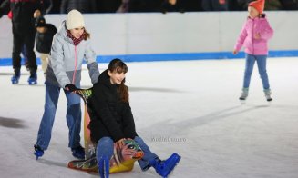 Atmosferă de sărbătoare pe gheață la Târgul de Crăciun din Turda. Patinoarul te așteaptă – Vezi programul
