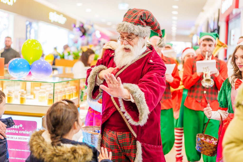 Spiritul Crăciunului se aprinde la Iulius Mall Cluj: Moș Crăciun, elfi veseli și ateliere de ursuleți pentru cei mici