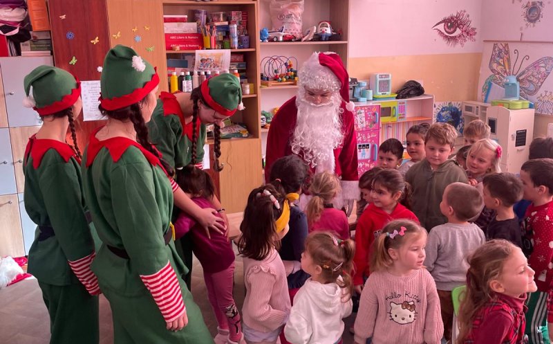 O zi pe care copiii din Vultureni nu o vor uita prea curând: Moș Niculae le-a citit scrisorile și a venit cu cadouri