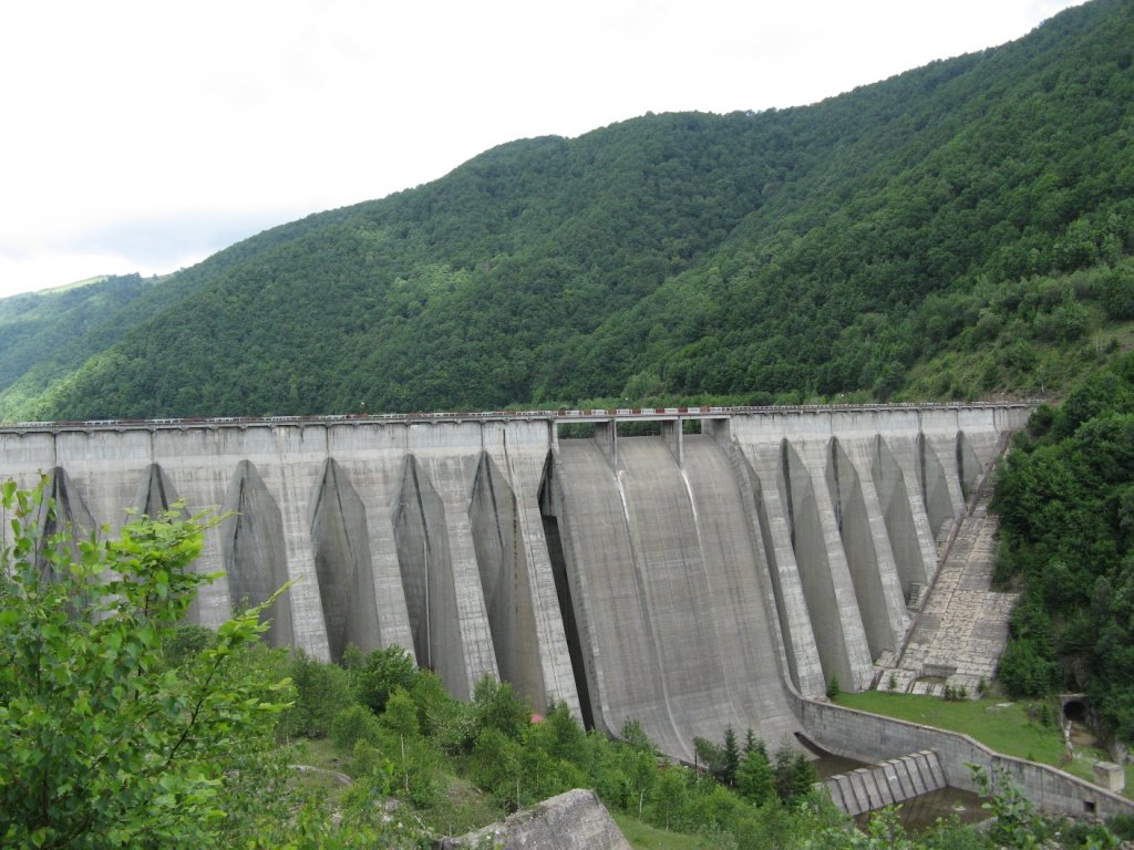 Barajele României, o bombă cu ceas: sute neautorizate, abandonate și fără proprietar