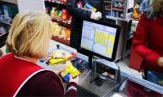 Scandal la un magazin din Cluj: un client acuză vânzătoarea că nu dă niciodată restul corect. "Face același lucru de cel puțin un an"