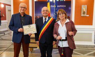 Zeci de cupluri care au sărbătorit "nunta de aur", premiate de primarul Emil Boc