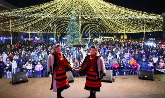 O seară plină de emoție la Târgul de Crăciun Turda: Gemenele Maramureșului, Suzana și Daciana Vlad, au cucerit scena / VEZI programul săptămânii