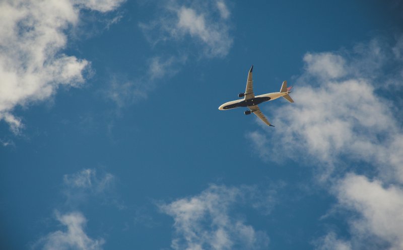 Reduceri la Tarom: Bilete mai ieftine pentru zborurile Cluj-București și alte destinații interne. De la cât pornesc prețurile