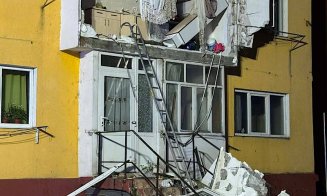 Butelie EXPLODATĂ într-un bloc: Balcon prăbușit, cu tot cu o victimă care a suferit arsuri pe 40% din corp