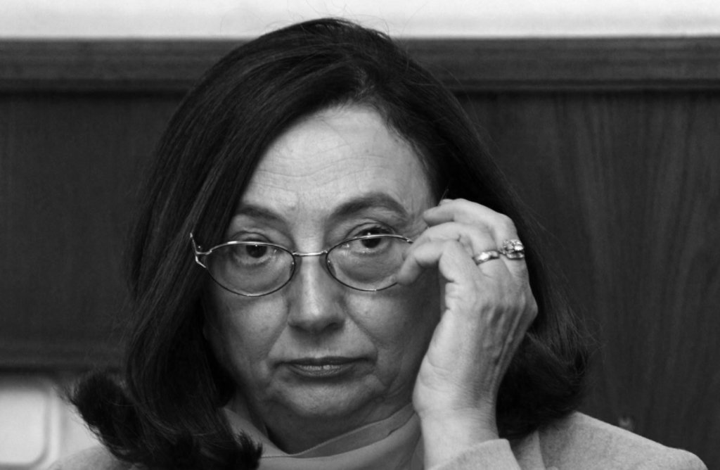 Dosar de moarte suspectă după decesul Rodicăi Stănoiu. Anchetatorii, cu ochii pe partenerul acesteia, un bărbat cu 50 de ani mai tânăr