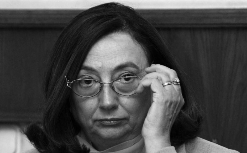 Dosar de moarte suspectă după decesul Rodicăi Stănoiu. Anchetatorii, cu ochii pe partenerul acesteia, un bărbat cu 50 de ani mai tânăr