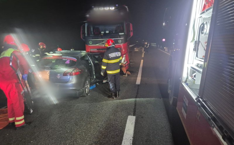 ACCIDENT teribil pe Cluj - Oradea între o mașină și un TIR. Un tânăr a murit încarcerat