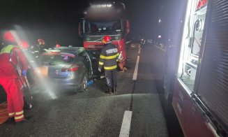 ACCIDENT teribil pe Cluj - Oradea între o mașină și un TIR. Un tânăr a murit încarcerat