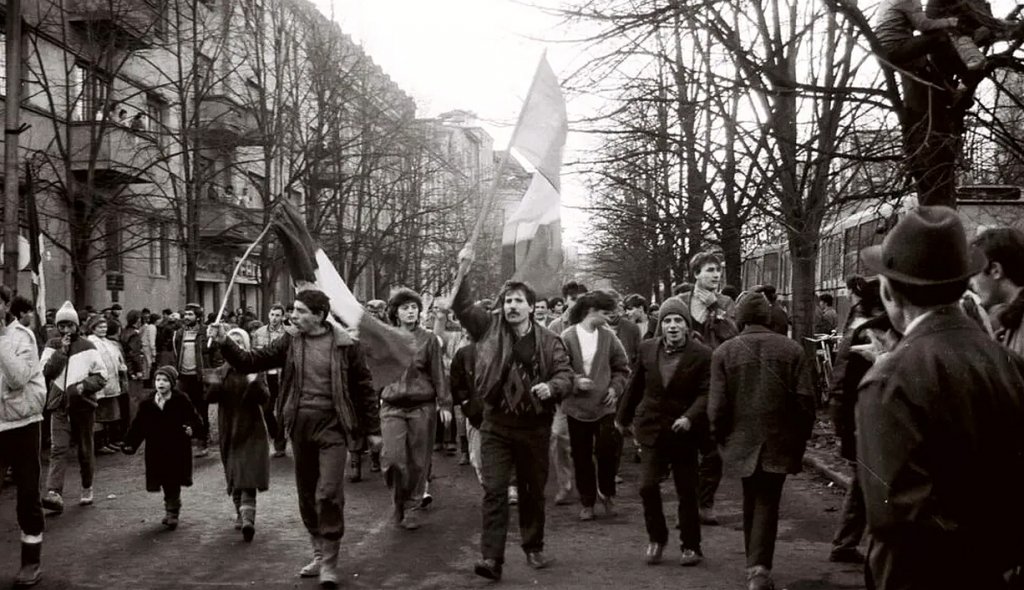 16 decembrie 1989: ”Jos Ceaușescu!”, ”Jos comunismul!” / La Timișoara se deschidea acum 36 de ani drumul spre libertate