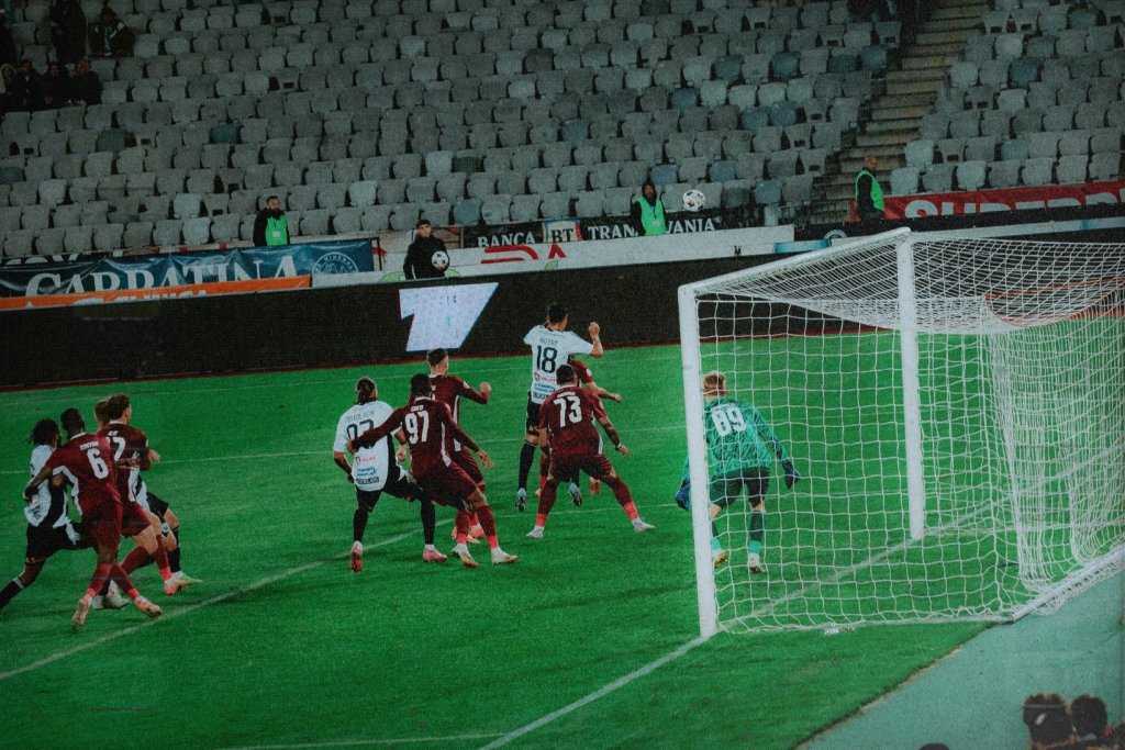 Un jucător de la CFR și unul de la "U", incluși în echipa etapei din Superligă