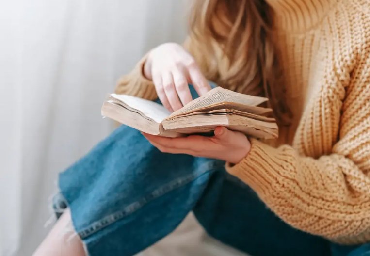 Programa de Limba română, ruptă de realitate. Profesoară: Elevii își fac temele cu ChatGPT, dar AI lipsește complet din materie/ Ne întoarcem la istoria literară ideologizată, e un naționalism ultraconservator