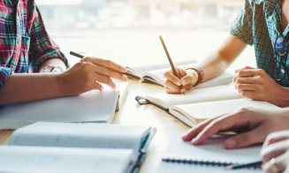 Veste bună pentru tineri! Marea Britanie reintră în Erasmus. De când pot aplica studenții români