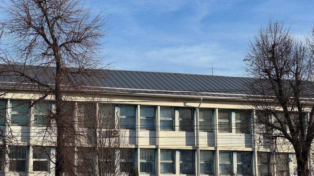 Huedin: Acoperișul fostei Policlinici, reabilitat cu sprijinul Consiliului Județean Cluj