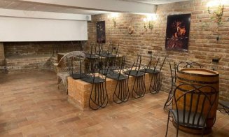 Cum arată o vilă din Făget, scoasă la vânzare pentru 1,8 milioane de euro. Are 10 camere și piscină