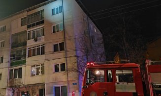 Incendiu într-un apartament din Dej. 12 locatari s-au autoevacuat. Din ce cauză au izbucnit flăcările