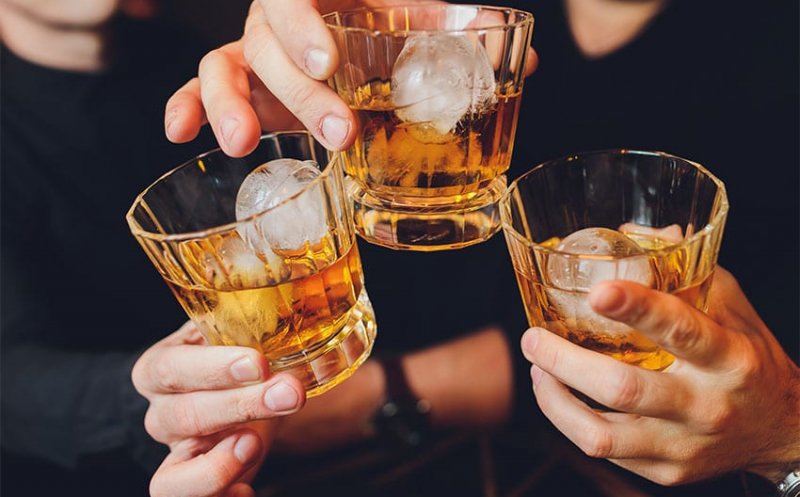 5 mituri despre mahmureală demontate de știință/ Ce să faci dacă bei puțin peste măsură de sărbători