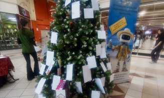 Acțiuni faine și dorințe împlinite. 800 de copii din localitățile clujene Horea, Huedin, Cara, Suatu, Călățele și Baia de Arieș au primit vizita unui 