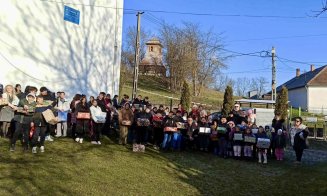 Acțiuni faine și dorințe împlinite. 800 de copii din localitățile clujene Horea, Huedin, Cara, Suatu, Călățele și Baia de Arieș au primit vizita unui 