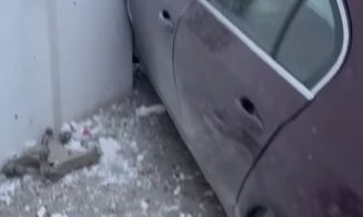 Un bombardier a intrat la colindat BMW-ul într-o casă. A scăpat cu viață și a încercat să convingă gazdele să nu sune la poliție