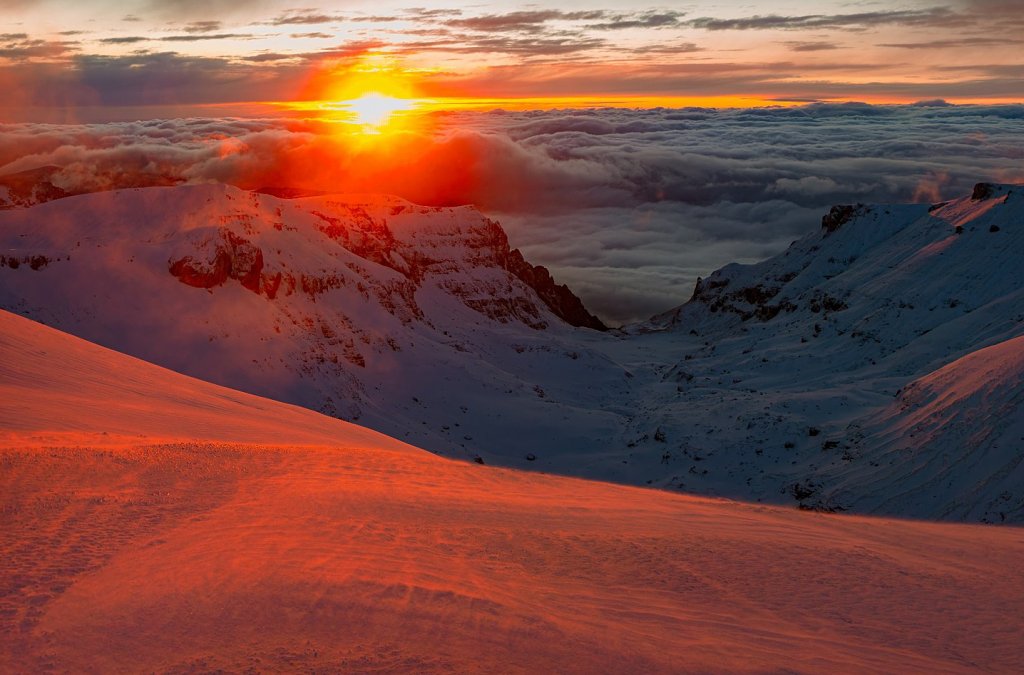 Cerul și pământul... / Apus de soare în seara de Crăciun, de pe Vârvul Omu
