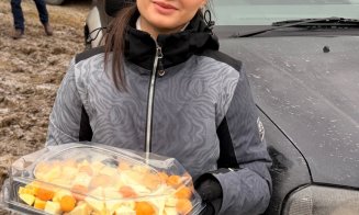 Bunicii uitați din Apuseni au avut ce pune pe masa de Crăciun. Voluntarii au ajuns cu greu la ei